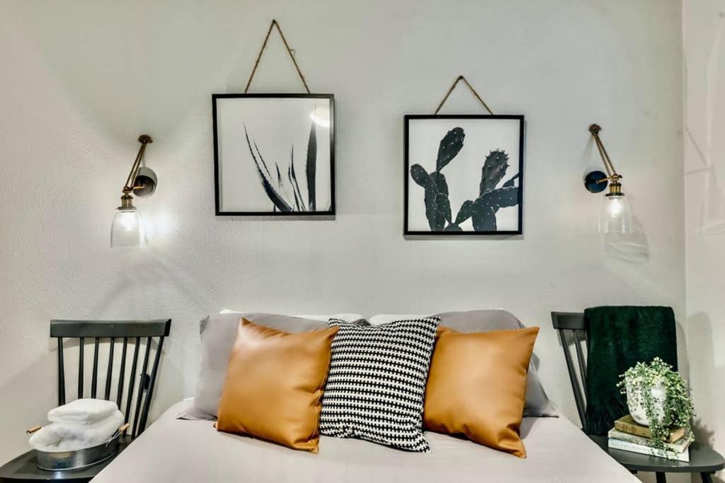 The Swank • Close To Downtown Apartment