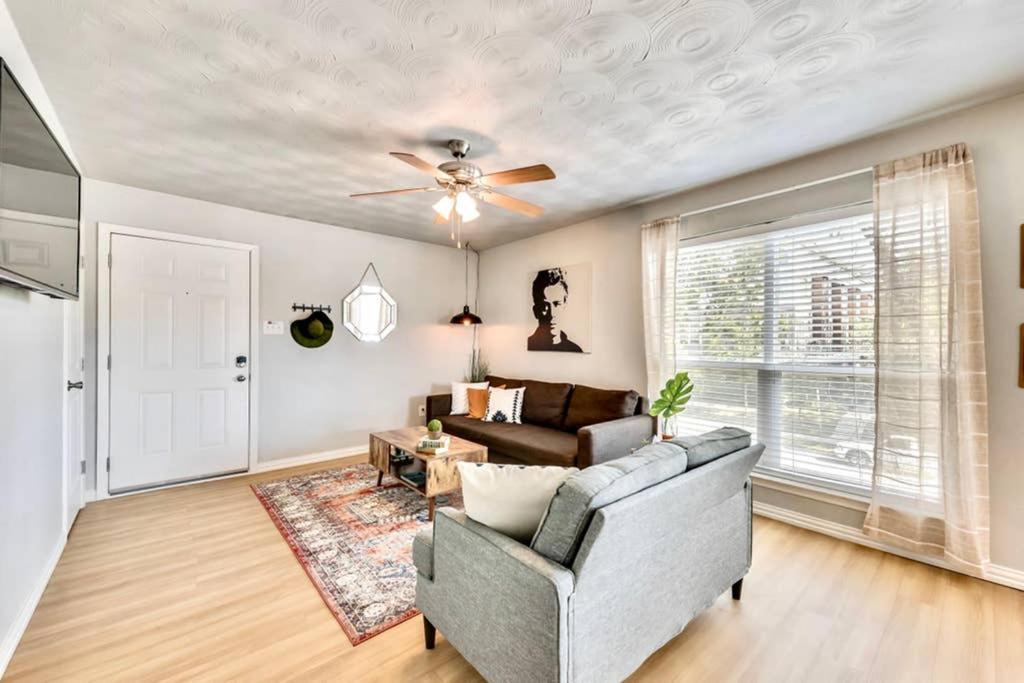The Swank • Close To Downtown Apartment Dallas