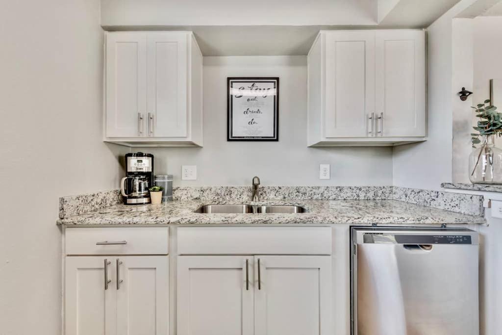 The Swank • Close To Downtown