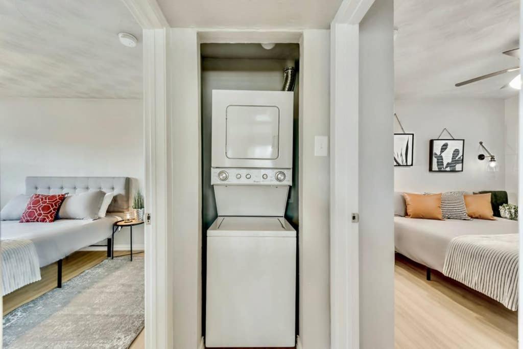 The Swank • Close To Downtown Apartment *