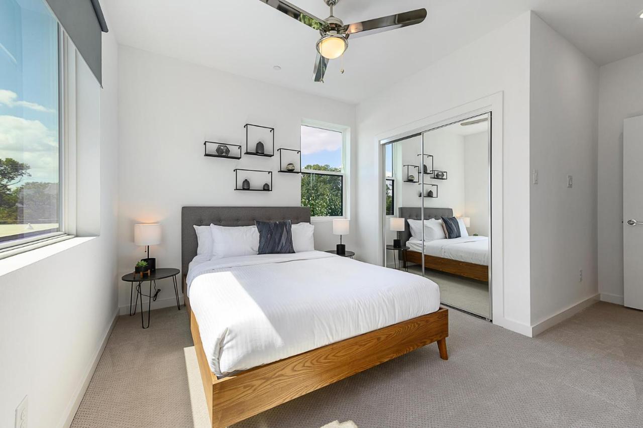 Jurny - Bishop Arts District 2 Bedroom