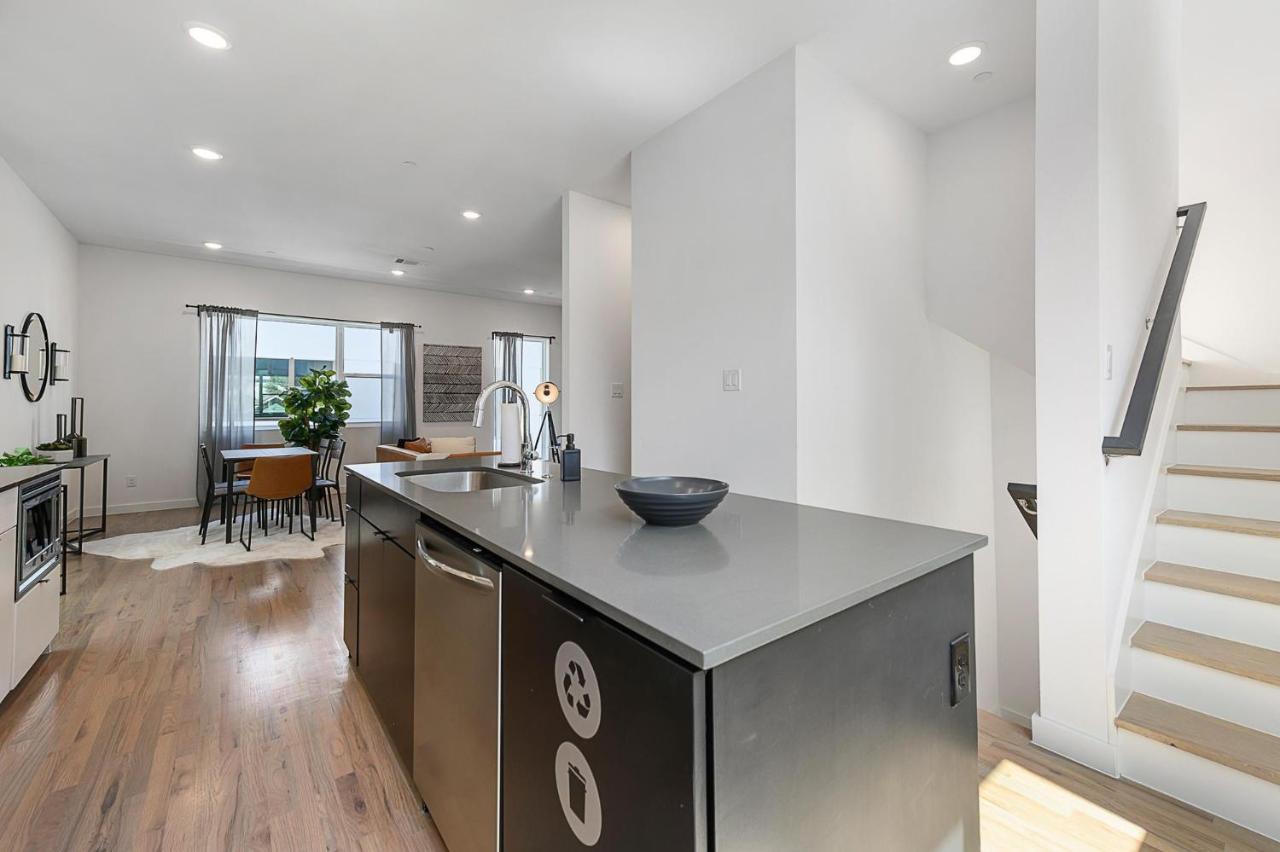 Jurny - Bishop Arts District 2 Bedroom *