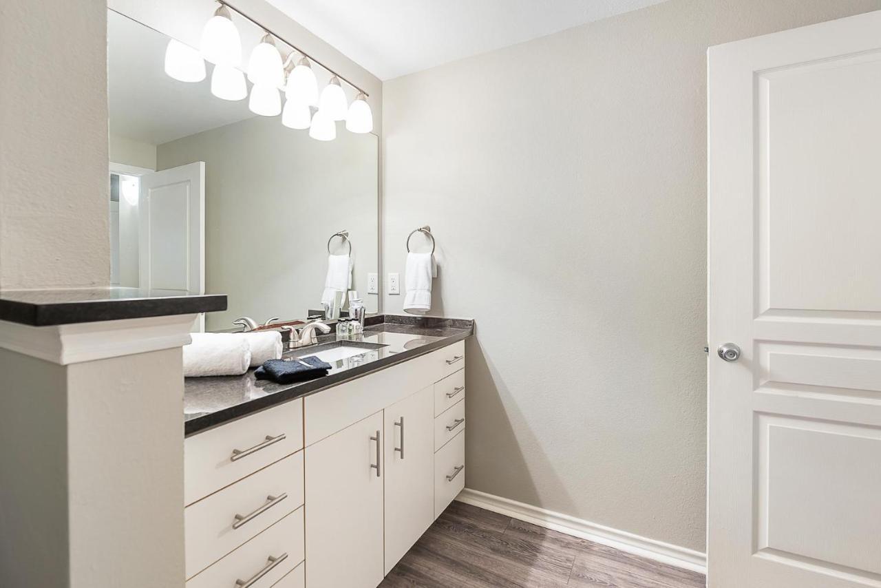 Uptown Apartment *