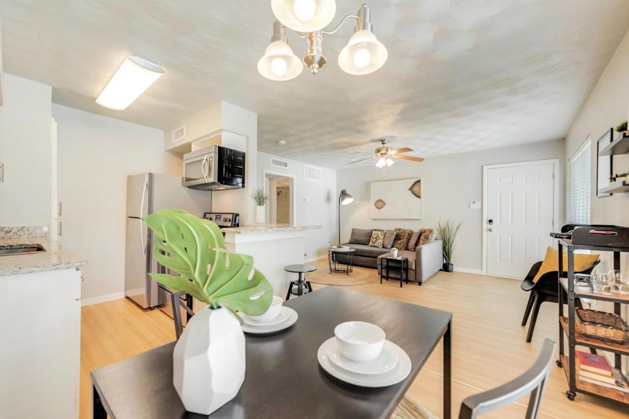 The Vibe And Free Arboretum Tickets Apartment