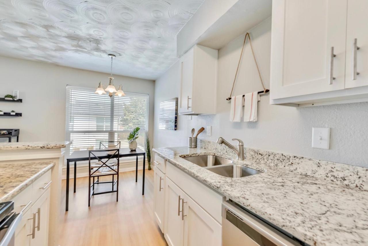 Apartment The Vibe And Free Arboretum Tickets