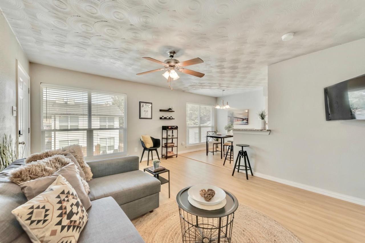 The Vibe And Free Arboretum Tickets Apartment