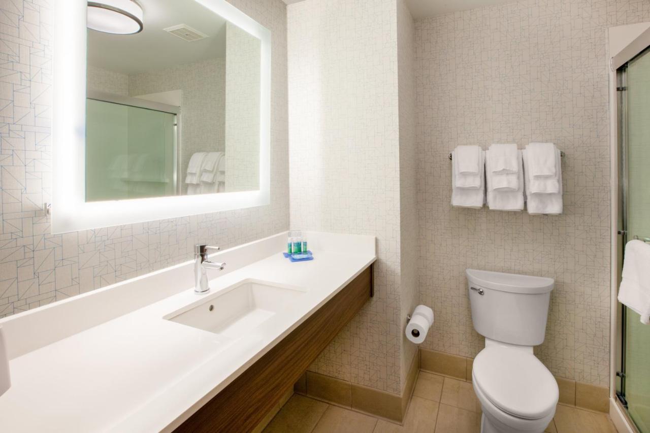 Express & - Market Center By Ihg Hotel