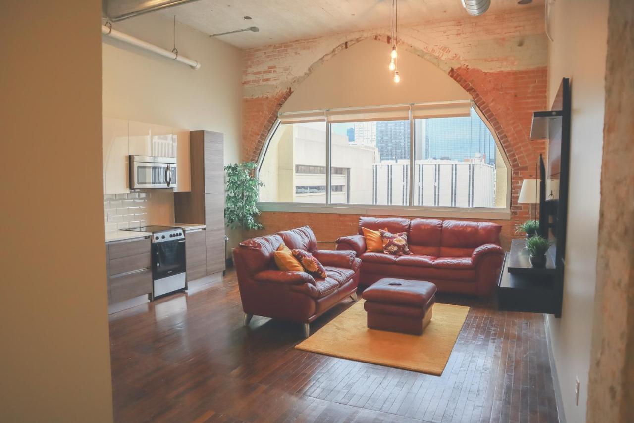 5 Min Walk To Convention Center Apartment *