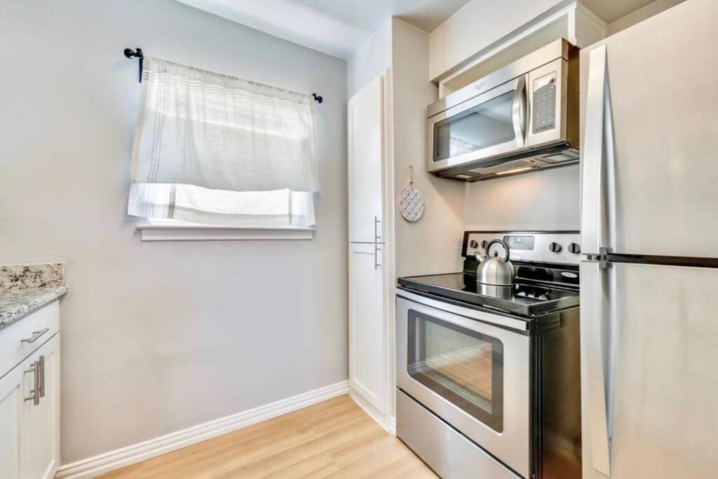 Urban Relaxation 2 Bedroom Apartment *