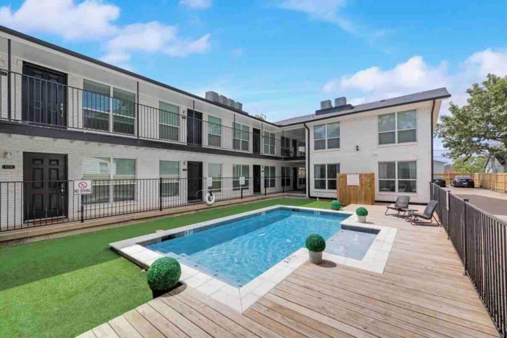 Urban Relaxation 2 Bedroom Apartment