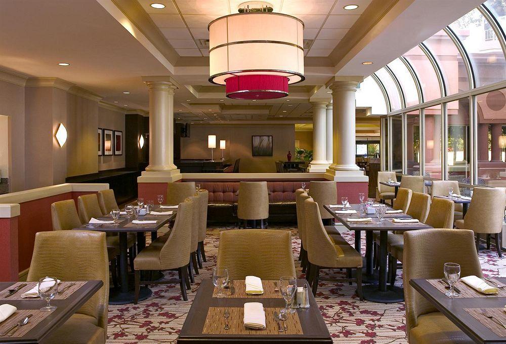 Sheraton Market Center Hotel 4*