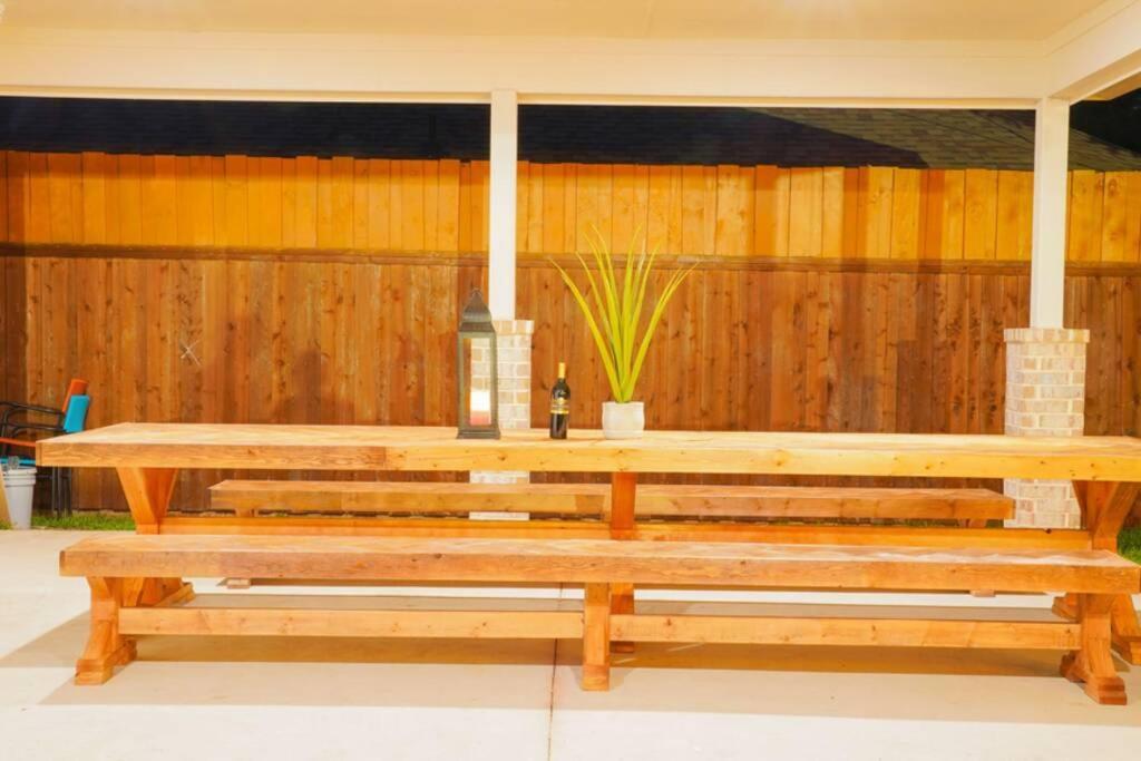 4br Large Yard W Hot Tub , Fire Pit And Basketball Hoop *