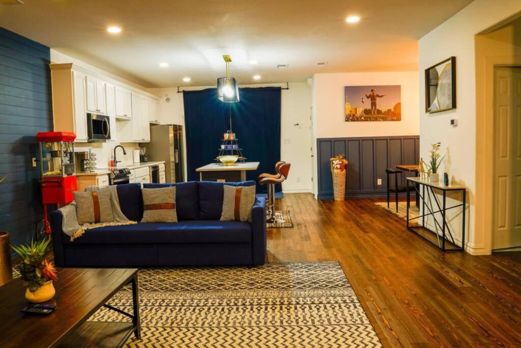 4br Large Yard W Hot Tub , Fire Pit And Basketball Hoop Holiday home Dallas