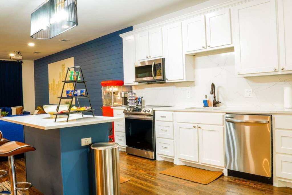 4br Large Yard W Hot Tub , Fire Pit And Basketball Hoop * Dallas
