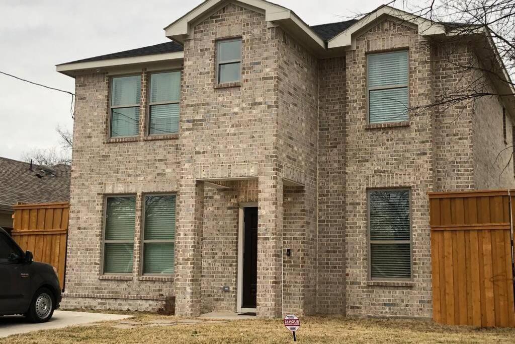 Holiday home 4br Large Yard W Hot Tub , Fire Pit And Basketball Hoop *