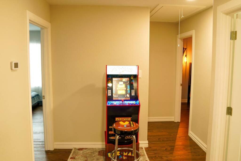 4br Large Yard W Hot Tub , Fire Pit And Basketball Hoop Dallas