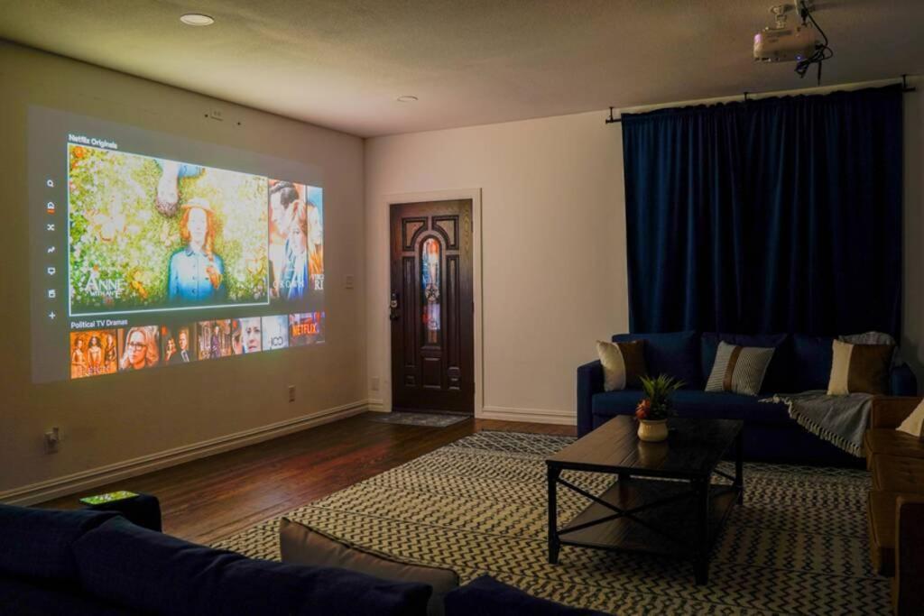 Holiday home 4br Large Yard W Hot Tub , Fire Pit And Basketball Hoop Dallas