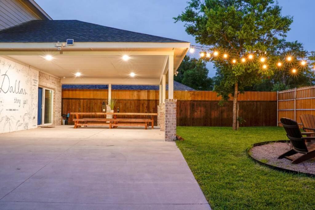 4br Large Yard W Hot Tub , Fire Pit And Basketball Hoop Holiday home Dallas