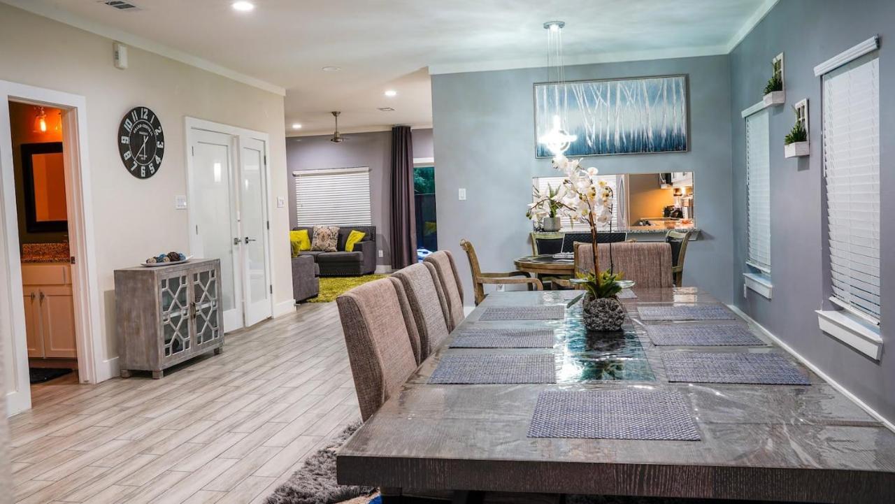 6 Bedroom Big W Hot Tub , Fire Pit & Basketballhoop Villa *