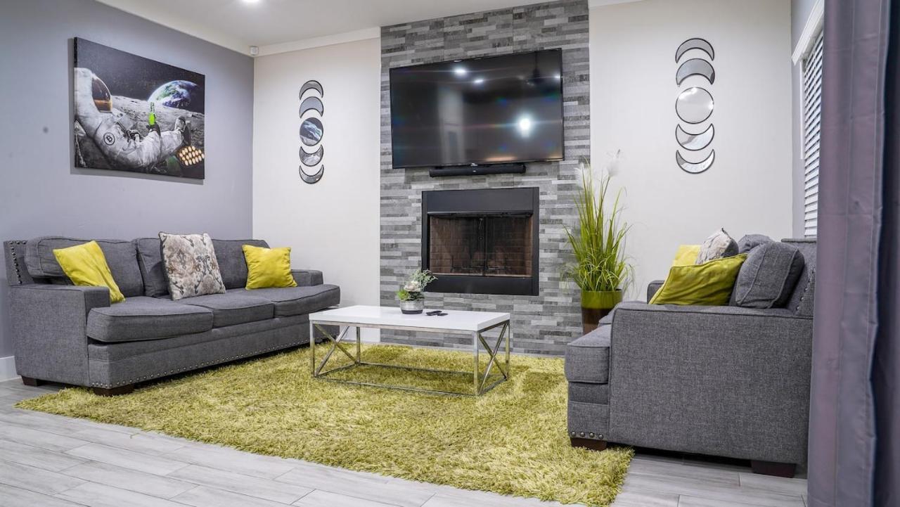 6 Bedroom Big W Hot Tub , Fire Pit & Basketballhoop Villa