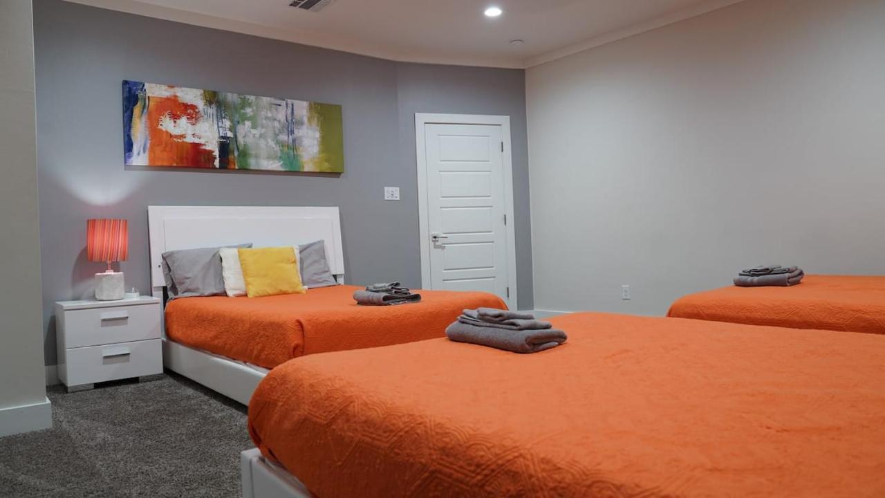 6 Bedroom Big W Hot Tub , Fire Pit & Basketballhoop Villa *