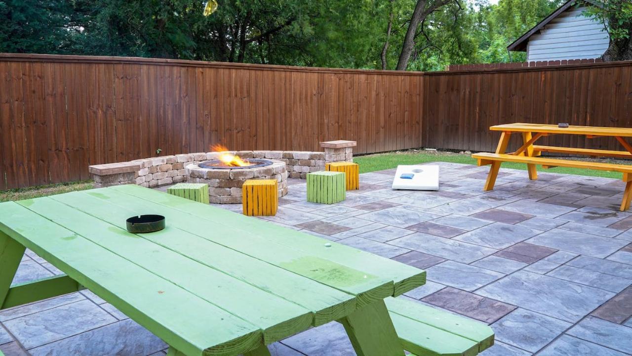 6 Bedroom Big W Hot Tub , Fire Pit & Basketballhoop Dallas