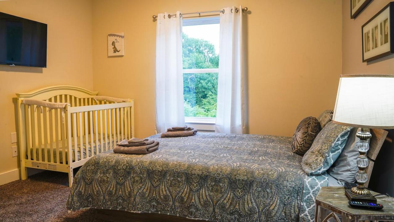 Villa 6 Bedroom Big W Hot Tub , Fire Pit & Basketballhoop