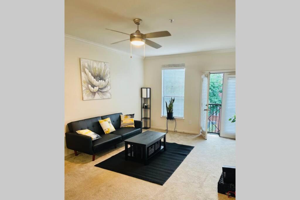 Entire 1 Bedroom. What A Lovely Unit. *