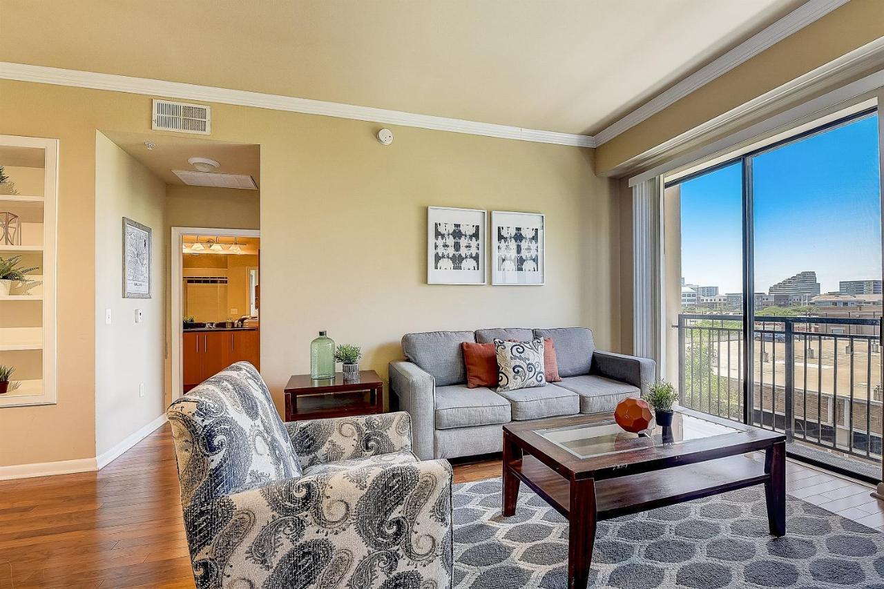 Frontdesk Oakwood Apts Uptown Apartamento