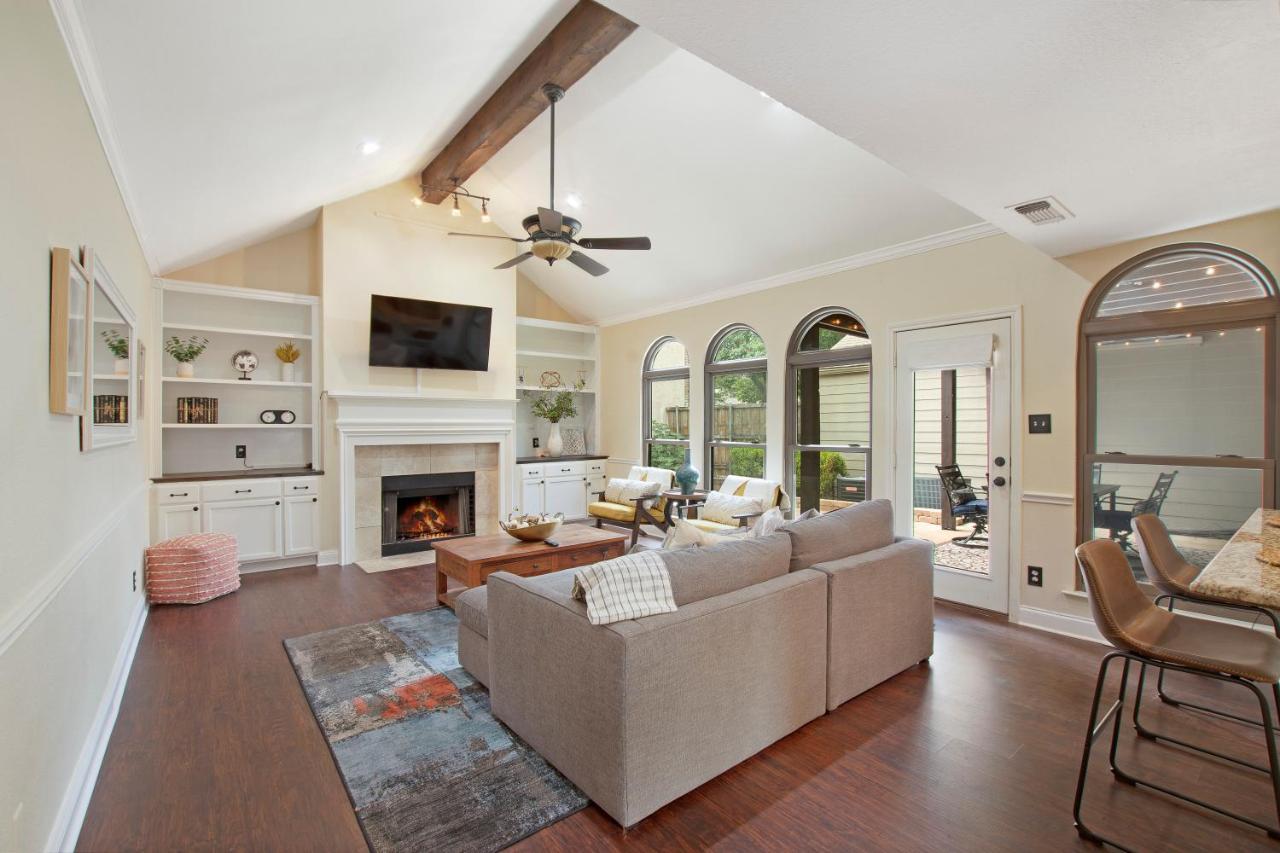 Cjs Cozy Farmhouse 2-Story Uptown Home Dallas
