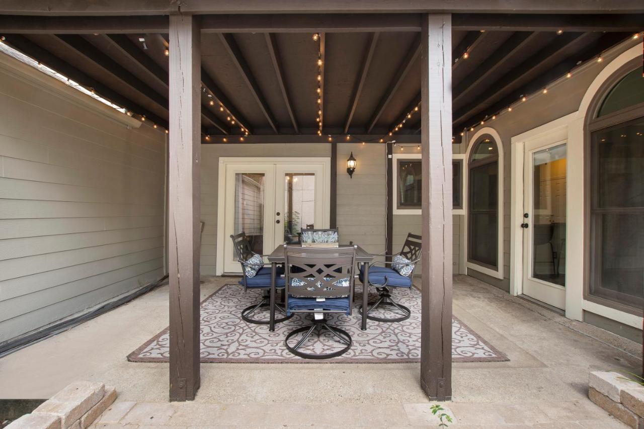 Cjs Cozy Farmhouse 2-Story Uptown Home *