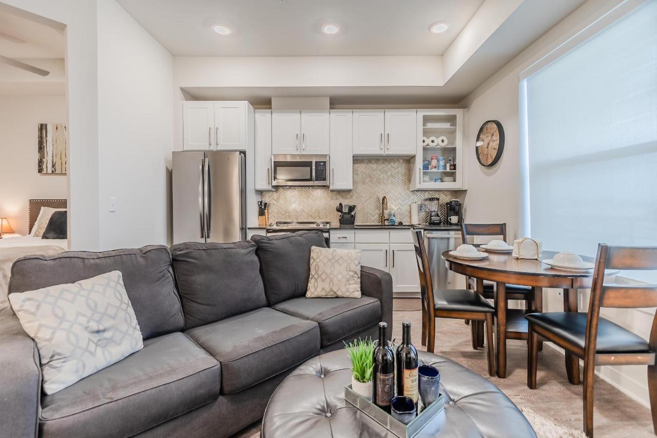Apartment Corporate Suites At Deep Ellum Near Baylor University Medical Center