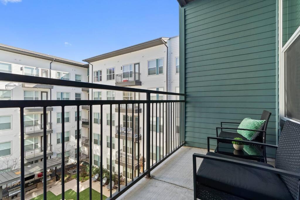 The Emerald Escape Apartment Dallas