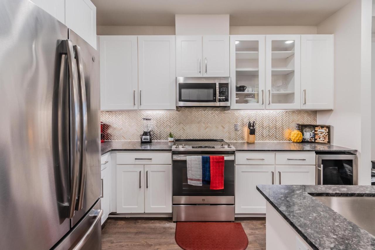 Apartment Corporate Suites At Deep Ellum Near Baylor University Medical Center Dallas