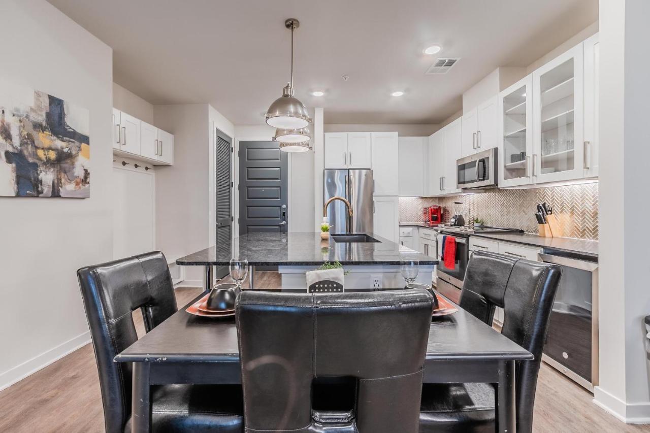 Corporate Suites At Deep Ellum Near Baylor University Medical Center Apartment