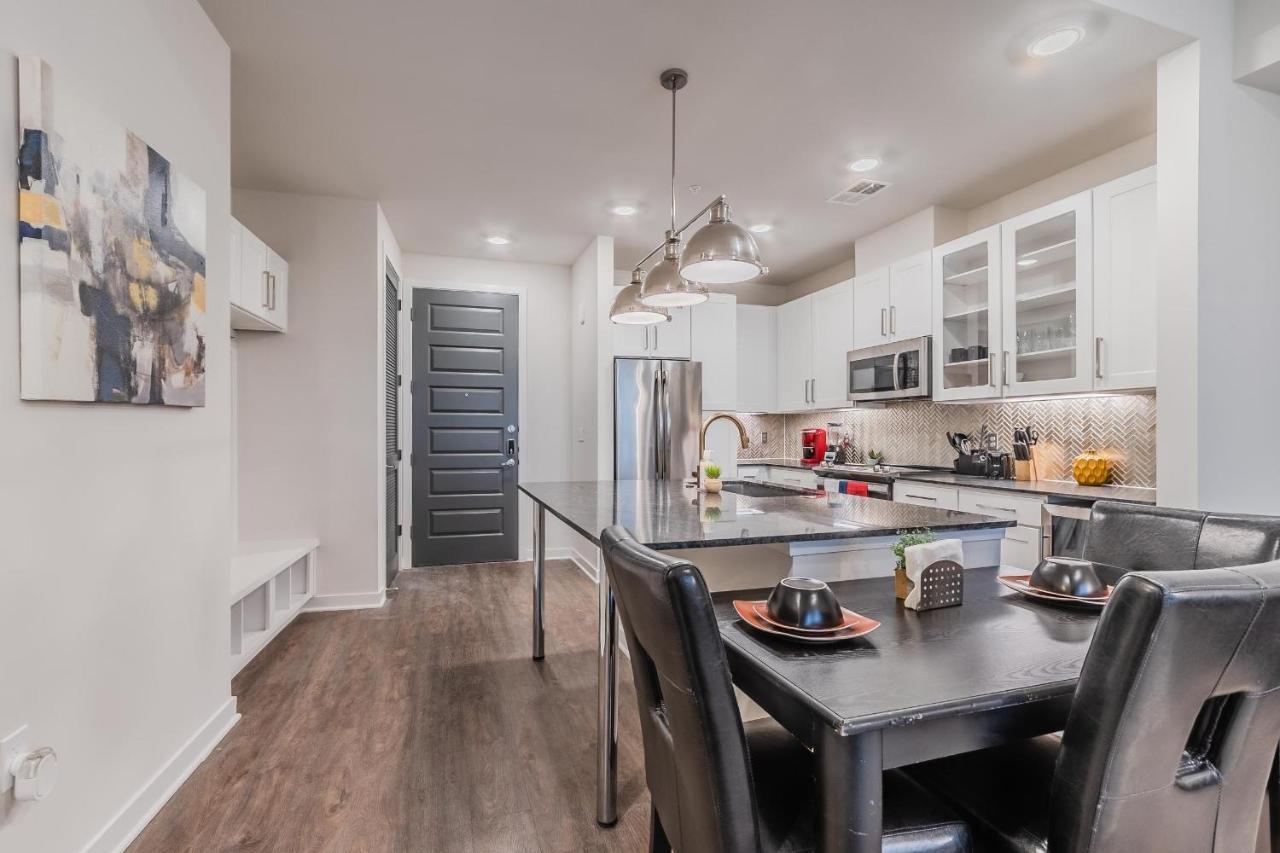 Corporate Suites At Deep Ellum Near Baylor University Medical Center Apartment