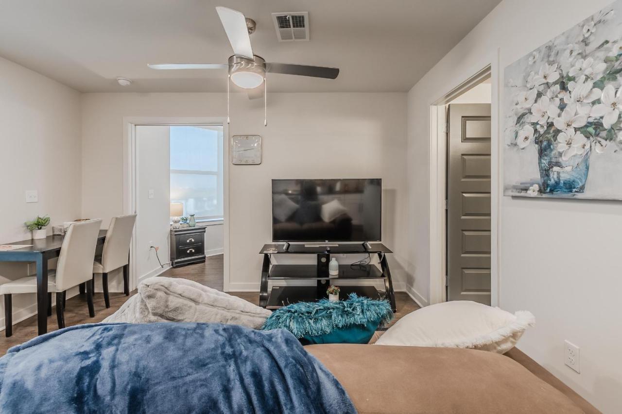 Corporate Suites At Deep Ellum Near Baylor University Medical Center Apartment