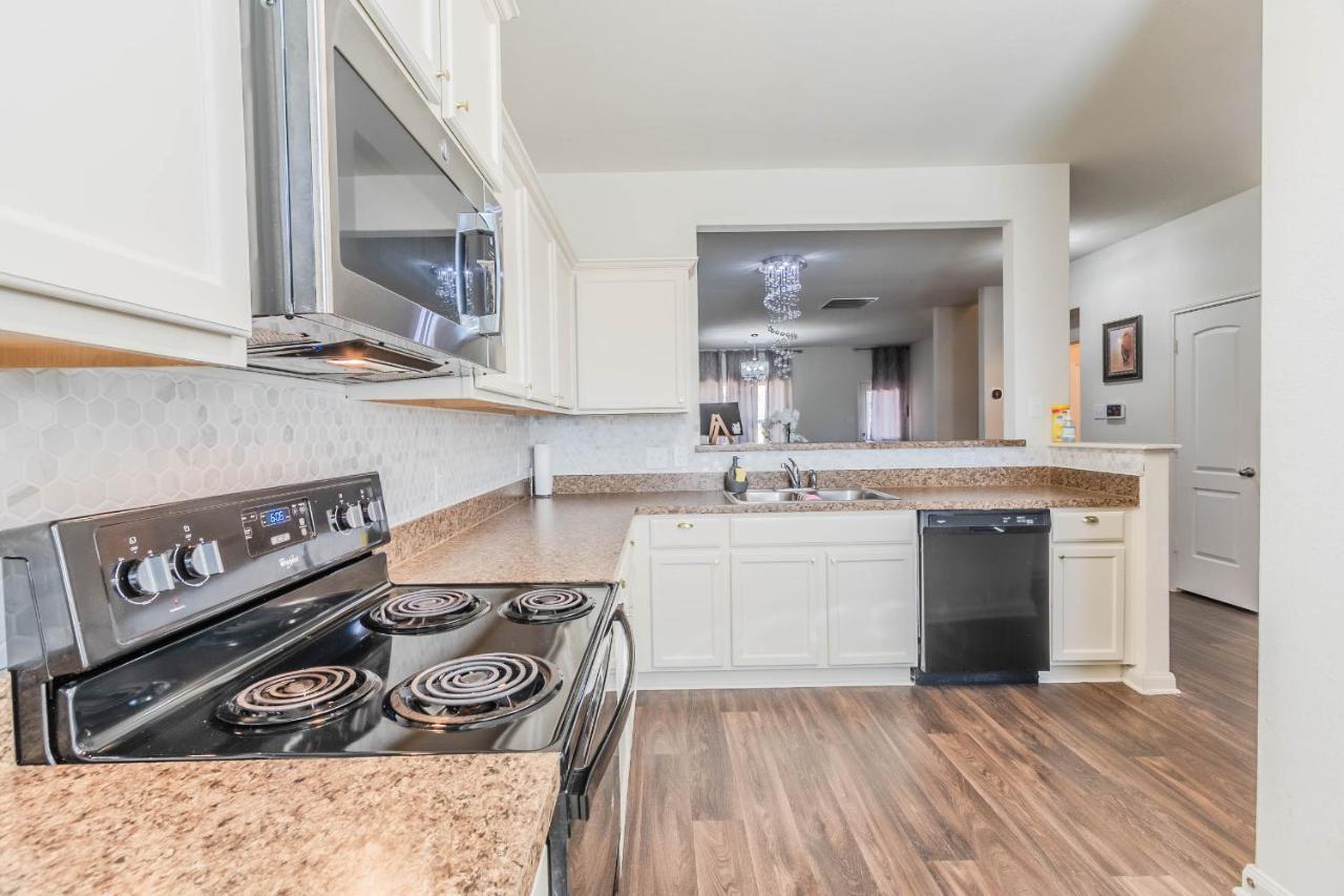 Luxury 5br Retreat With Business Amenities - Perfect For Business Travelers, Families & Groups