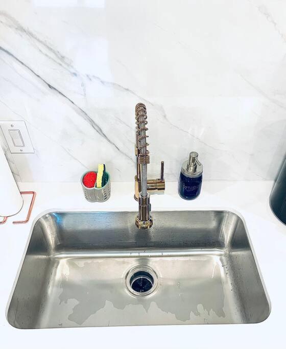 Luxe Travel Retreat Near Deep Ellum Apartment Dallas