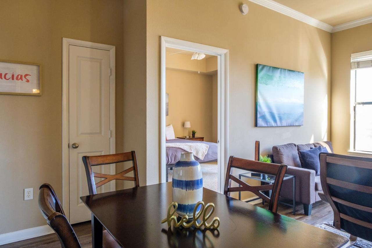 Apartamento Frontdesk Oakwood Apts Uptown Dallas