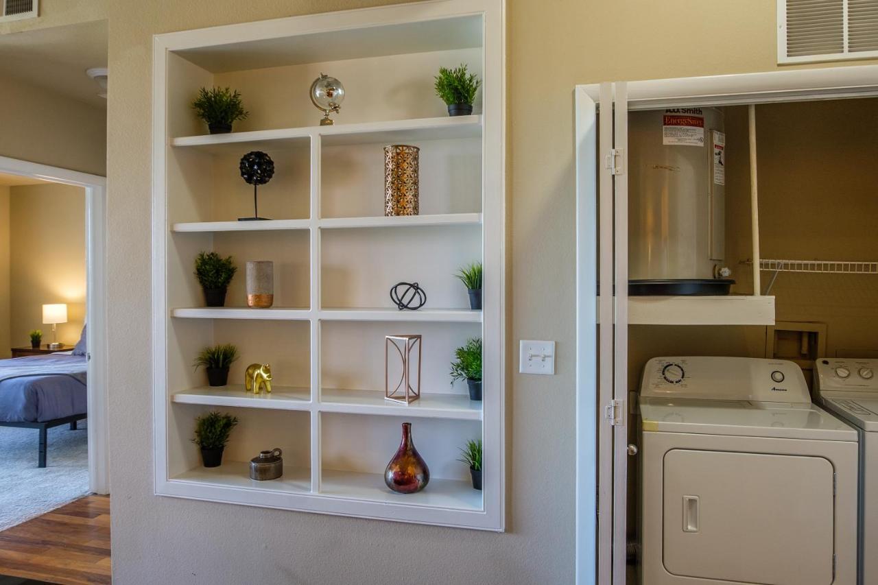 Frontdesk Oakwood Apts Uptown Apartamento