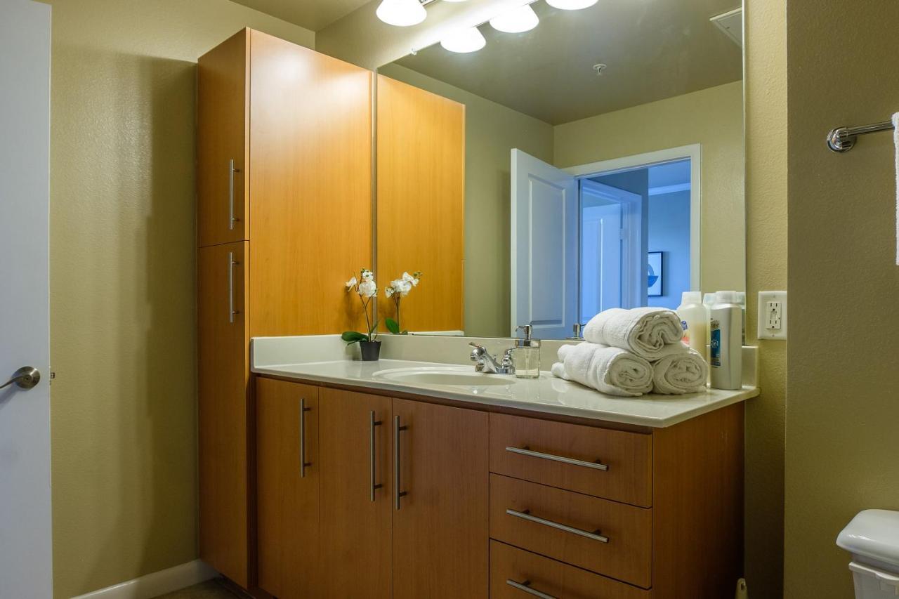Frontdesk Oakwood Apts Uptown