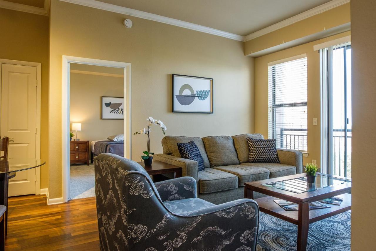 Frontdesk Oakwood Apts Uptown Apartamento