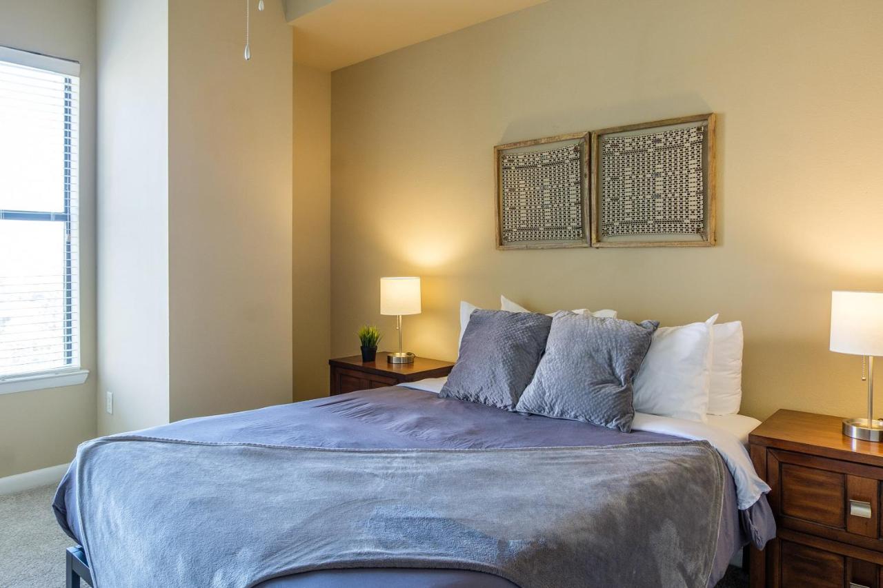 Frontdesk Oakwood Apts Uptown Apartamento