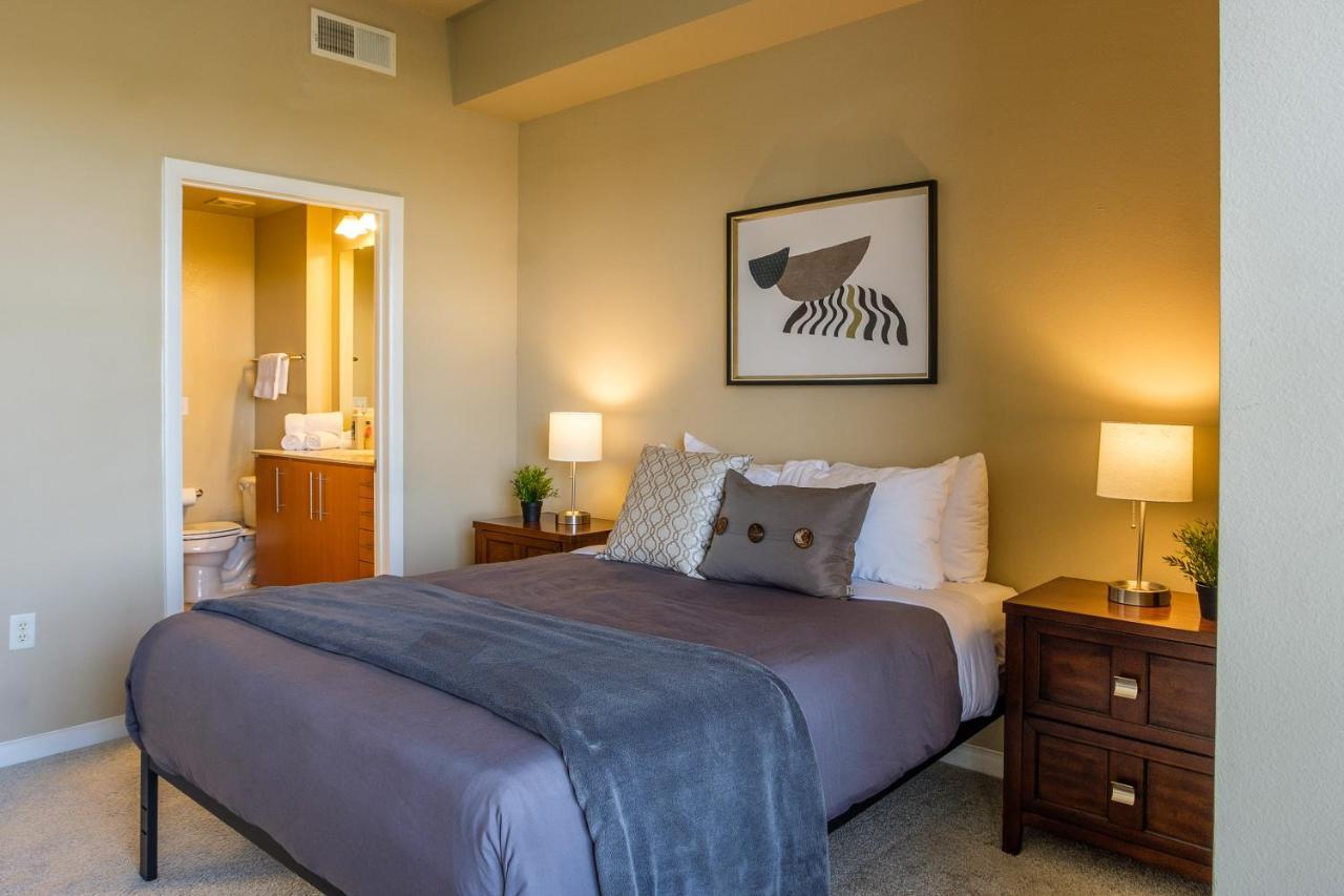 Frontdesk Oakwood Apts Uptown Apartamento *