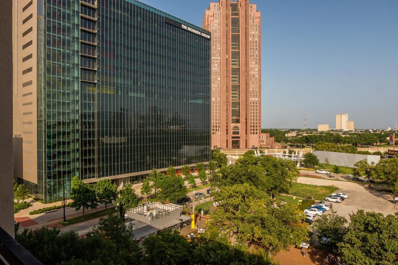 Frontdesk Oakwood Apts Uptown * Dallas