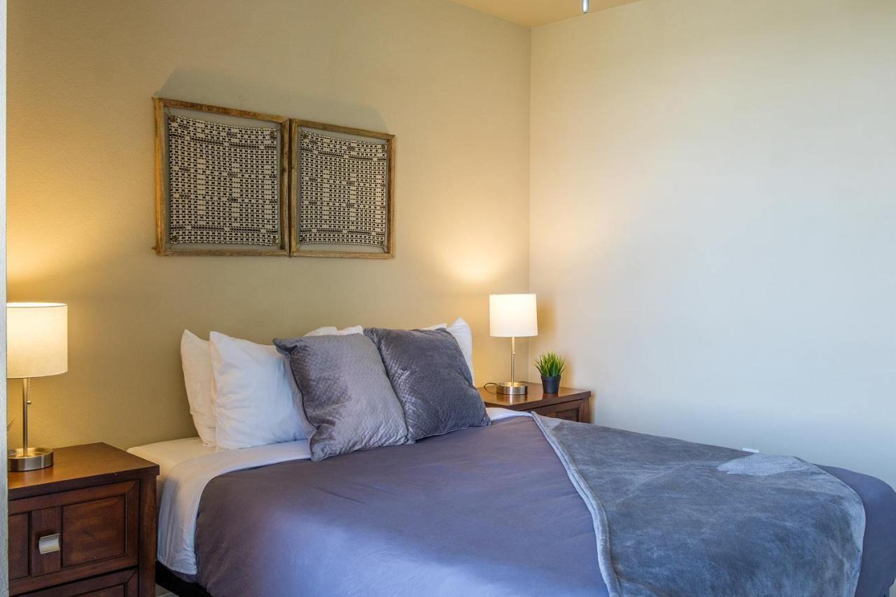 Frontdesk Oakwood Apts Uptown Apartamento