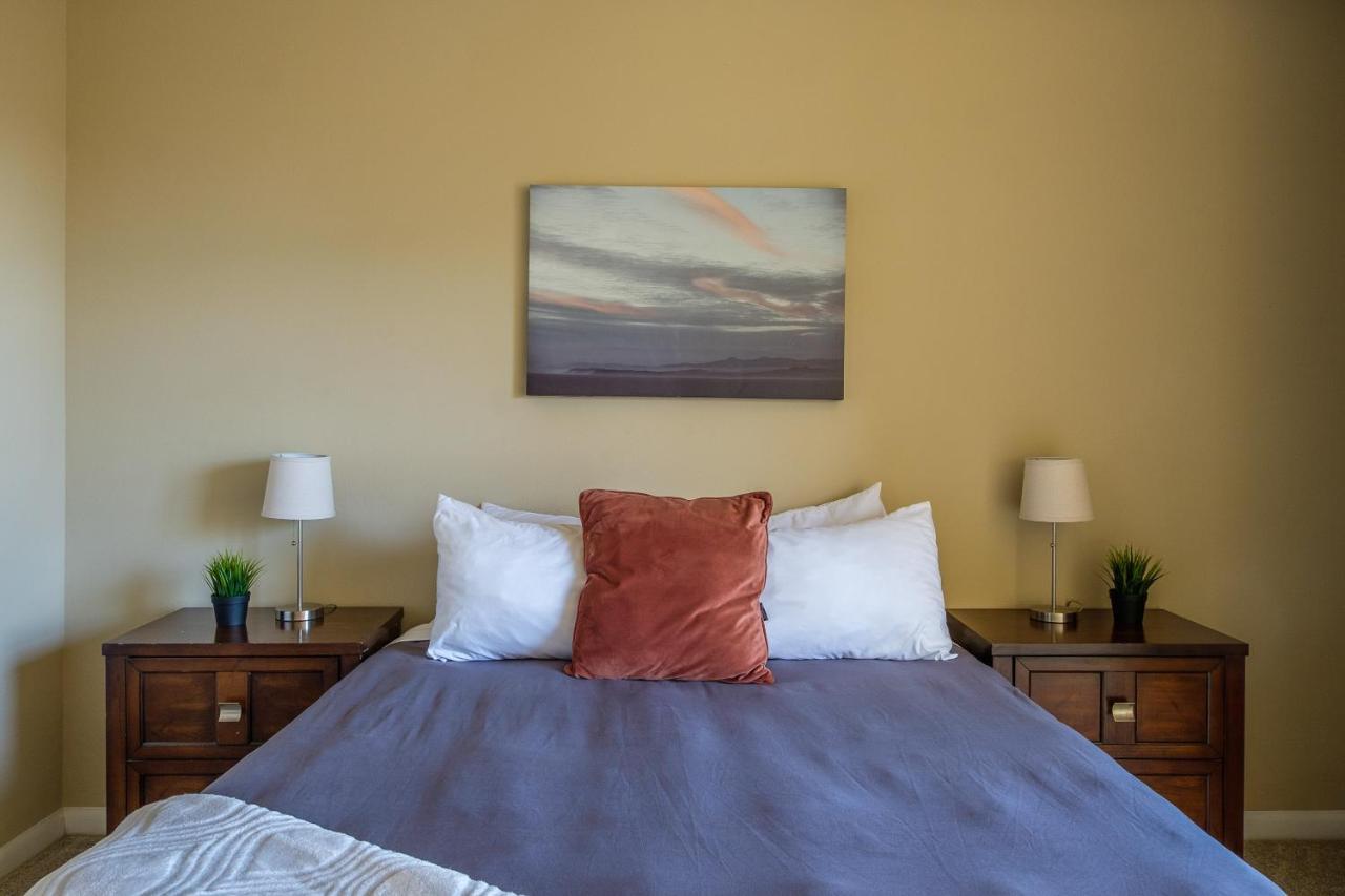 Frontdesk Oakwood Apts Uptown Apartamento *