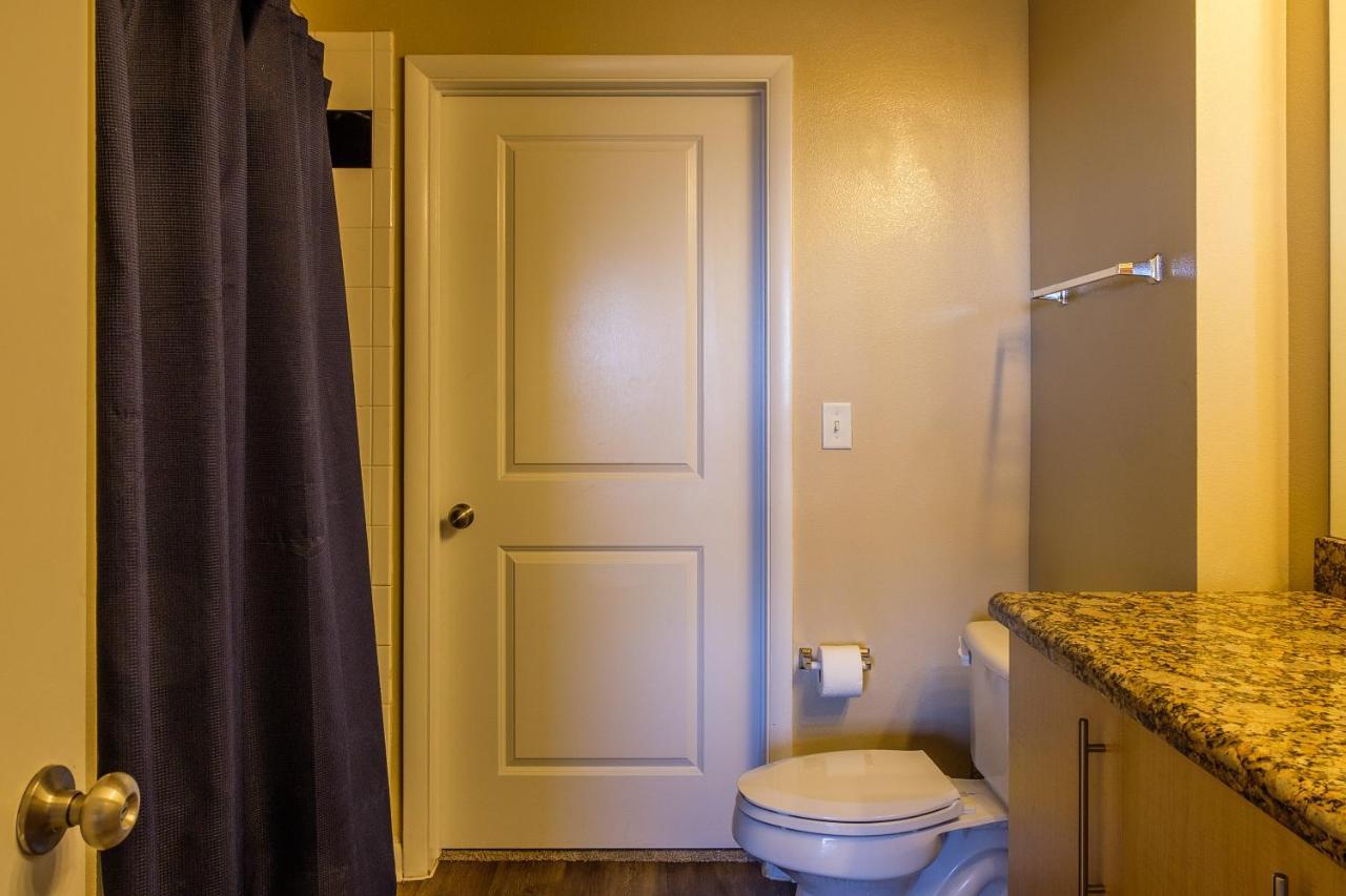 Frontdesk Oakwood Apts Uptown Apartamento *