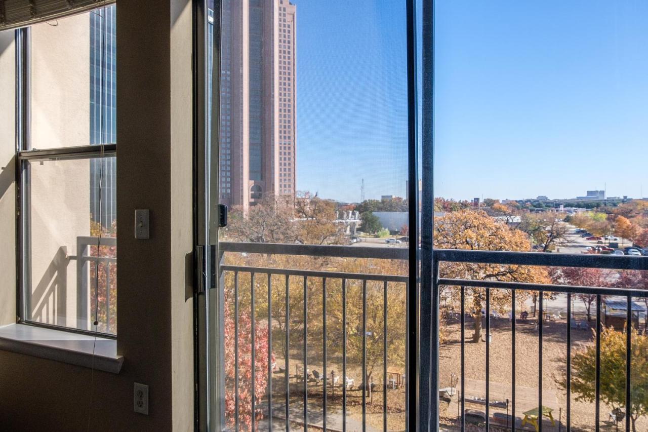 Frontdesk Oakwood Apts Uptown Dallas
